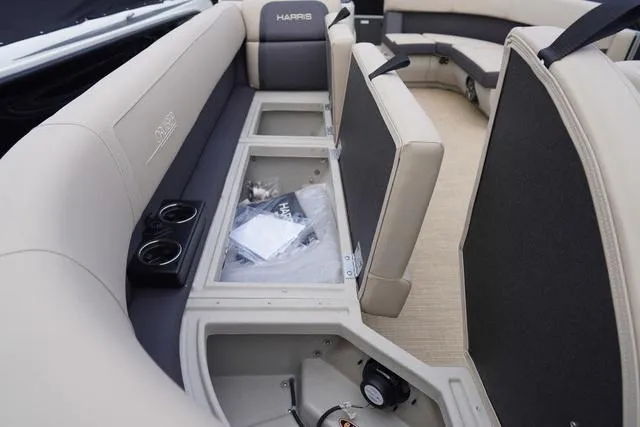 Slide: The Image of Harris Cruiser 230 FC 2025 - 39