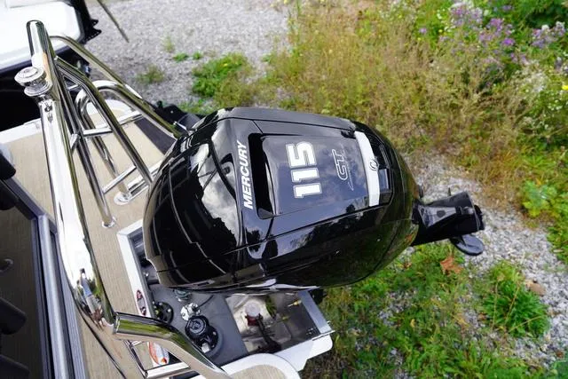 Slide: The Image of Harris Cruiser 230 FC 2025 - 5