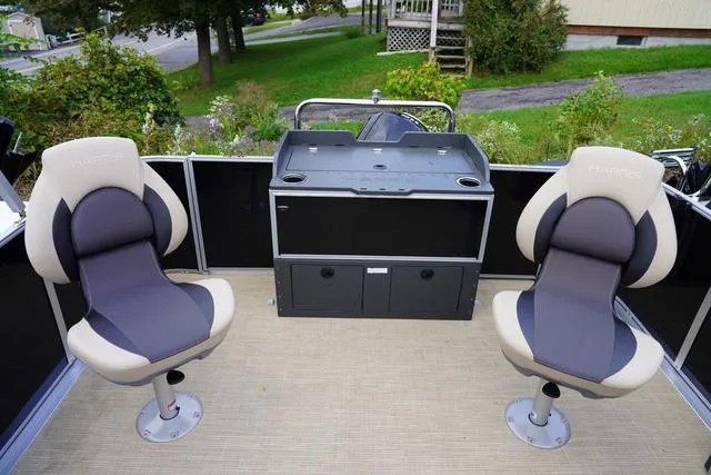 Slide: The Image of Harris Cruiser 230 FC 2025 - 8