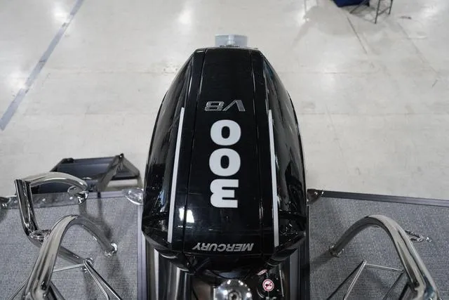 Slide: The Image of Mercury 300 V8 engine on 2025 Barletta Corsa 23UC boat. - 25
