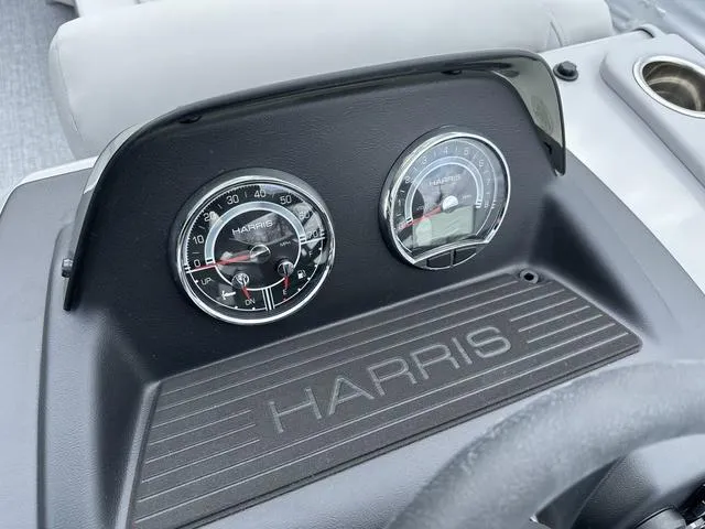 Slide: The Image of Harris CRUISER 250 SL 2025 - 18