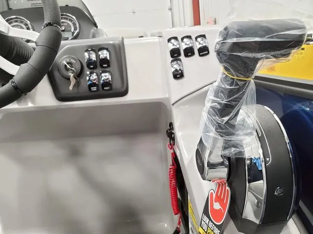 Slide: The Image of Harris CRUISER 230 SL 2025 - 22