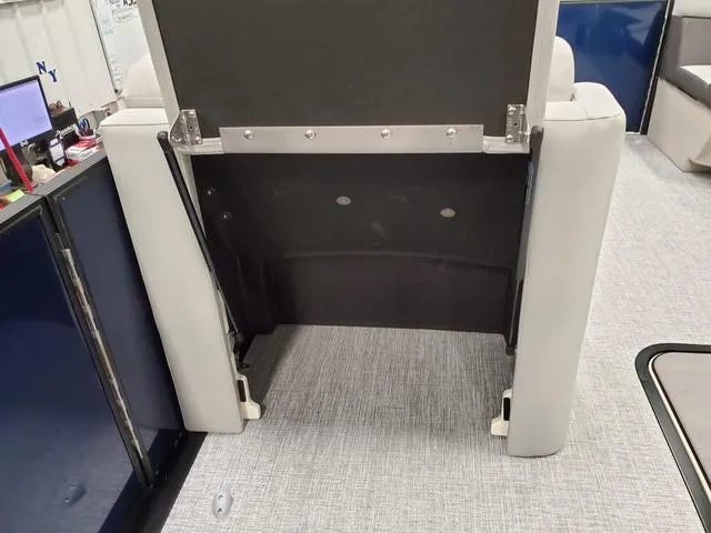 Slide: The Image of Harris CRUISER 230 SL 2025 - 24