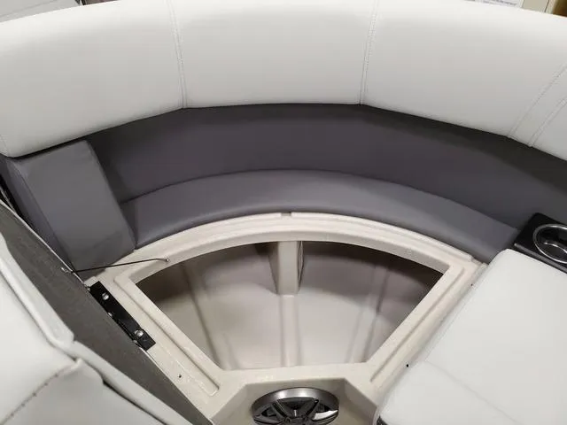 Slide: The Image of Harris CRUISER 230 SL 2025 - 9