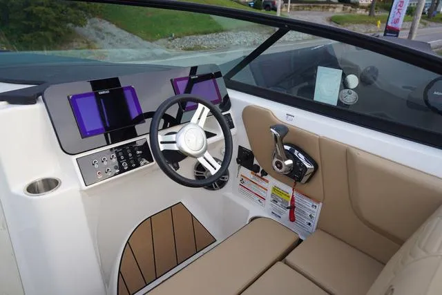 Slide: The Image of Sea Ray SDX 250 Surf 2025 - 13