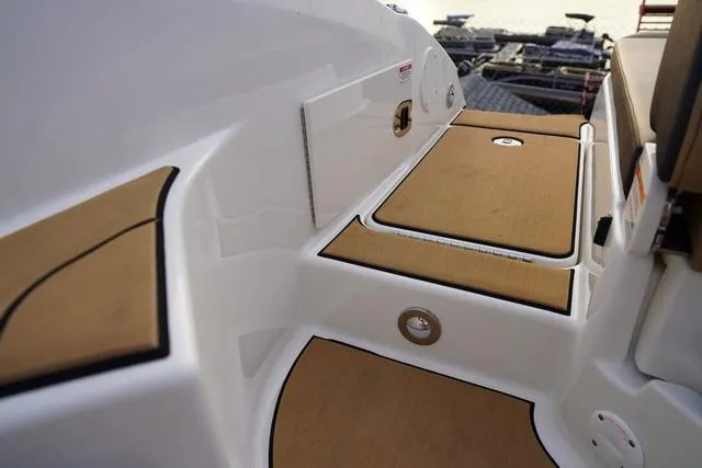 Slide: The Image of Sea Ray SDX 250 Surf 2025 - 20