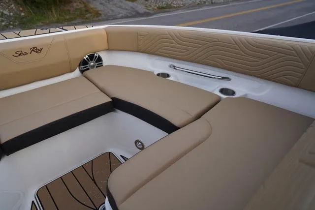 Slide: The Image of Sea Ray SDX 250 Surf 2025 - 25