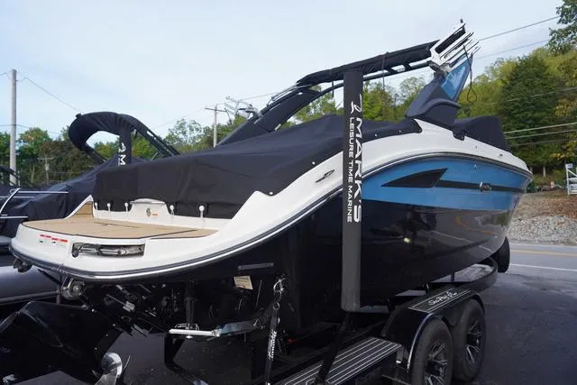 Slide: The Image of Sea Ray SDX 250 Surf 2025 - 3