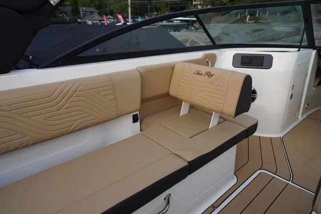 Slide: The Image of Sea Ray SDX 250 Surf 2025 - 32