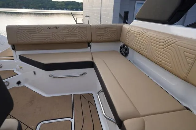 Slide: The Image of Sea Ray SDX 250 Surf 2025 - 38