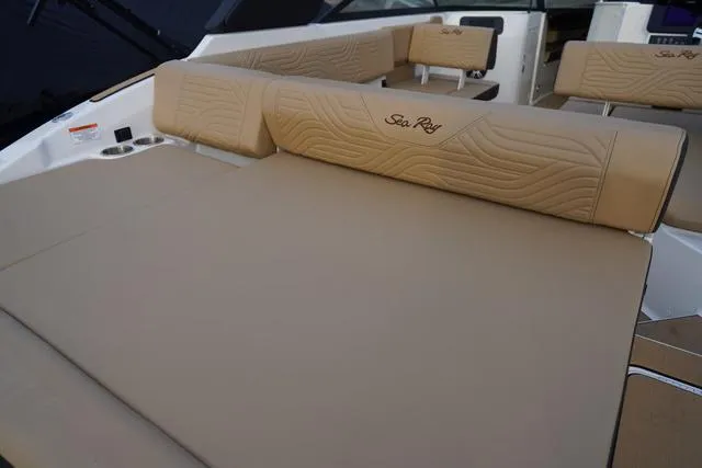 Slide: The Image of Sea Ray SDX 250 Surf 2025 - 4