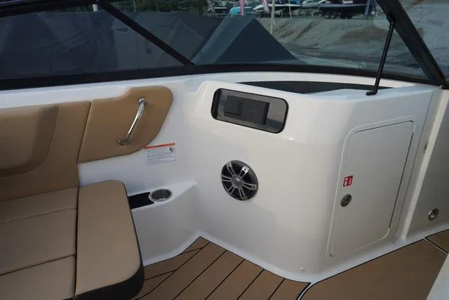 Slide: The Image of Sea Ray SDX 250 Surf 2025 - 40