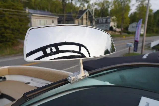 Slide: The Image of Sea Ray SDX 250 Surf 2025 - 9