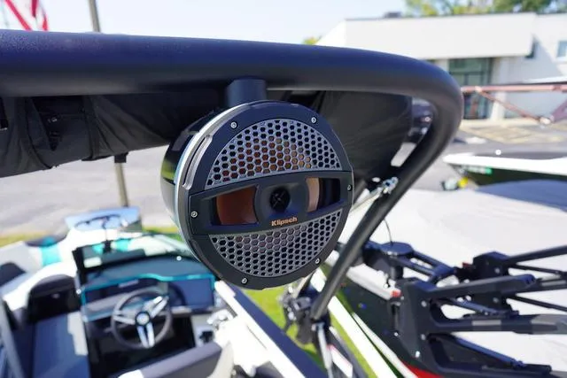 Slide: The Image of MasterCraft XT23 2025 - 21