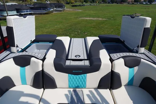 Slide: The Image of MasterCraft XT23 2025 - 23