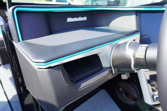 Slide: The Image of MasterCraft XT23 2025 - 27