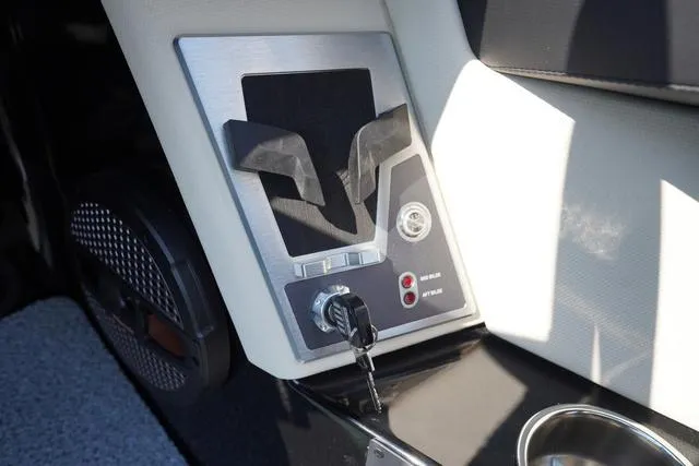 Slide: The Image of MasterCraft XT23 2025 - 29