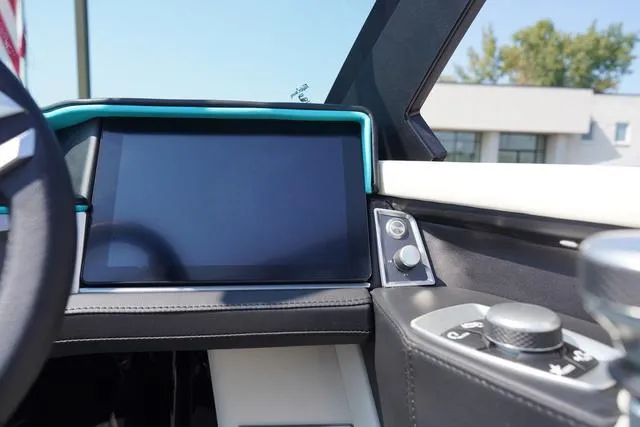 Slide: The Image of MasterCraft XT23 2025 - 30