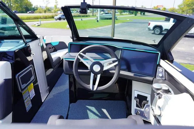 Slide: The Image of MasterCraft XT23 2025 - 31