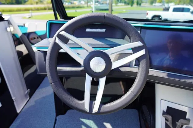 Slide: The Image of MasterCraft XT23 2025 - 32