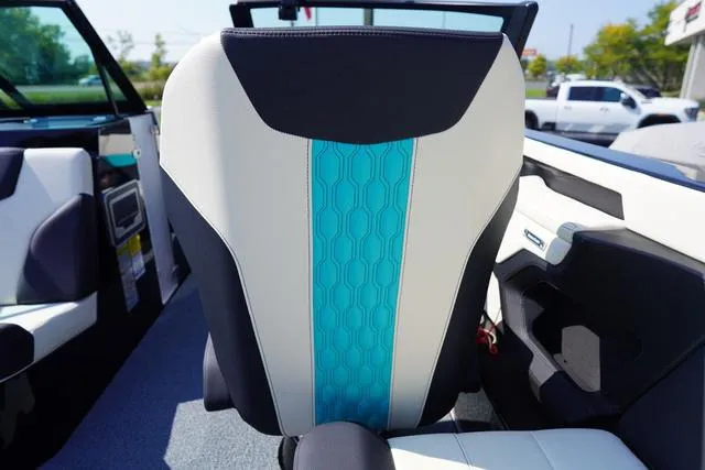 Slide: The Image of MasterCraft XT23 2025 - 34