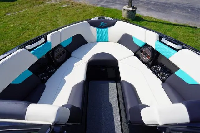 Slide: The Image of MasterCraft XT23 2025 - 39