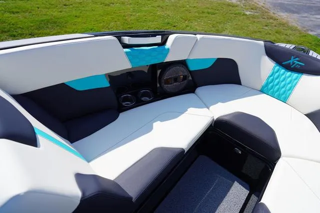 Slide: The Image of MasterCraft XT23 2025 - 40