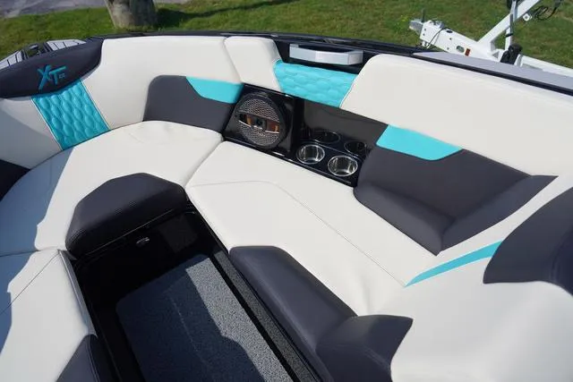 Slide: The Image of MasterCraft XT23 2025 - 41