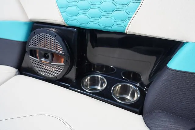 Slide: The Image of MasterCraft XT23 2025 - 42