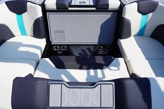 Slide: The Image of MasterCraft XT23 2025 - 46