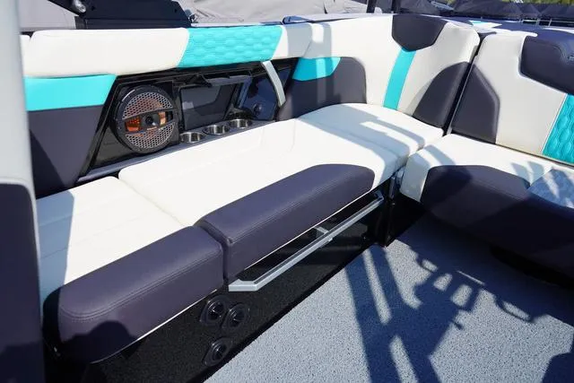 Slide: The Image of MasterCraft XT23 2025 - 50