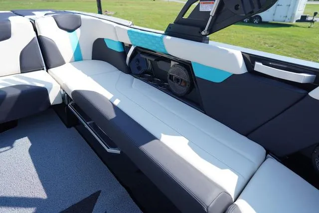 Slide: The Image of MasterCraft XT23 2025 - 51