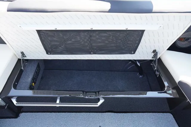 Slide: The Image of MasterCraft XT23 2025 - 58