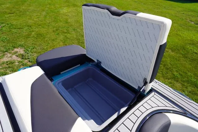 Slide: The Image of MasterCraft XT23 2025 - 59