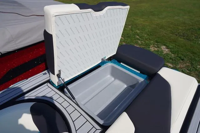 Slide: The Image of MasterCraft XT23 2025 - 60