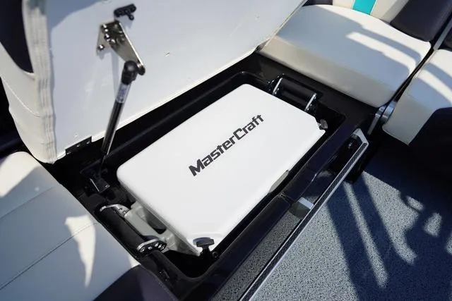 Slide: The Image of MasterCraft XT23 2025 - 61