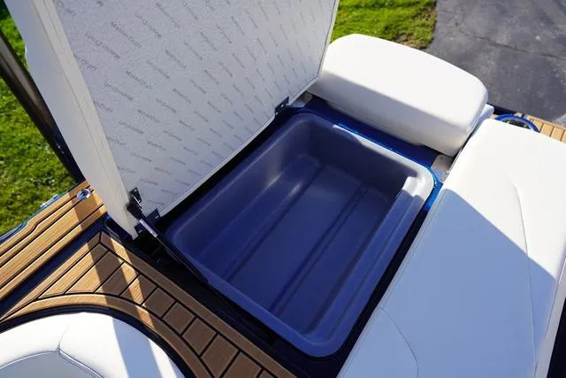 Slide: The Image of MasterCraft XT24 2025 - 20