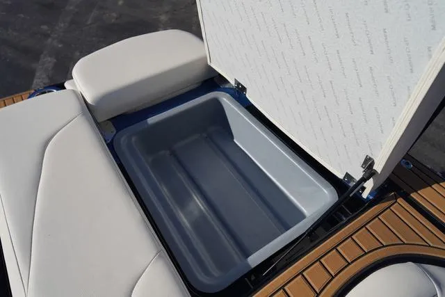 Slide: The Image of MasterCraft XT24 2025 - 21