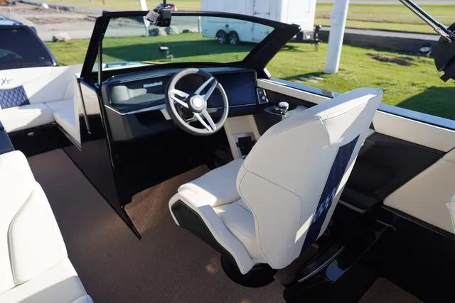 Slide: The Image of MasterCraft XT24 2025 - 29