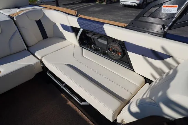 Slide: The Image of MasterCraft XT24 2025 - 31