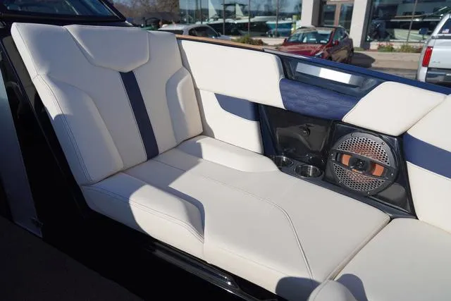 Slide: The Image of MasterCraft XT24 2025 - 40