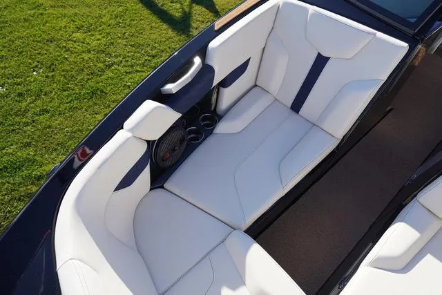 Slide: The Image of MasterCraft XT24 2025 - 43