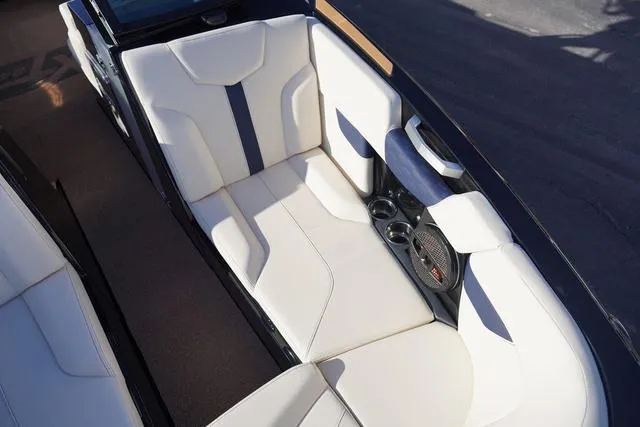 Slide: The Image of MasterCraft XT24 2025 - 44
