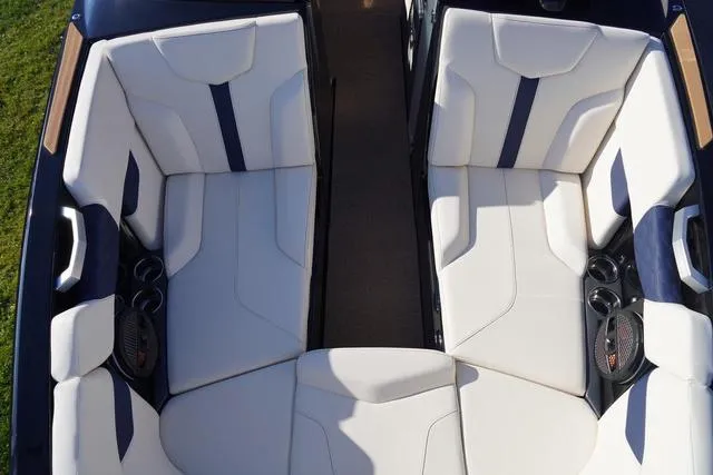 Slide: The Image of MasterCraft XT24 2025 - 45