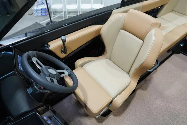 Slide: The Image of MasterCraft NXT22 2025 - 32