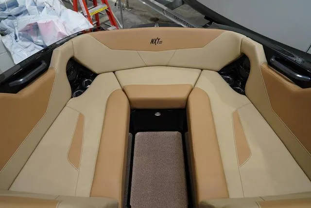 Slide: The Image of MasterCraft NXT22 2025 - 33