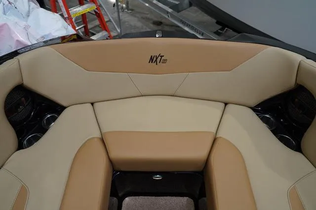 Slide: The Image of MasterCraft NXT22 2025 - 34