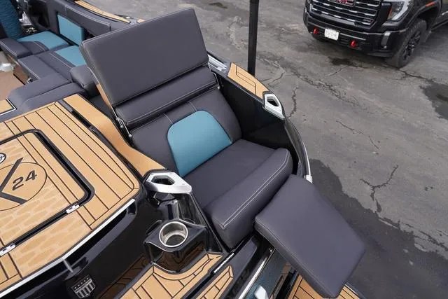 Slide: The Image of MasterCraft X24 2025 - 15