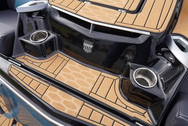 Slide: The Image of MasterCraft X24 2025 - 16