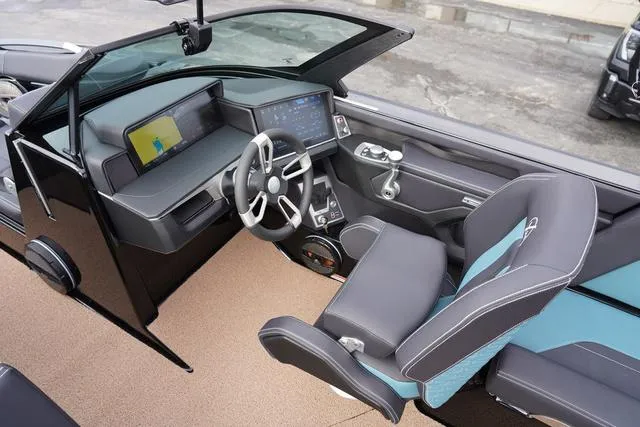 Slide: The Image of MasterCraft X24 2025 - 21